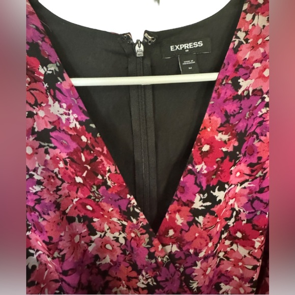 Floral ruffle express dress - Picture 3 of 6